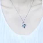 Dlhý náhrdelník s príveskom srdiečko zdobený kryštálmi Swarovski