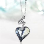 Dlhý náhrdelník s príveskom srdiečko zdobený kryštálmi Swarovski