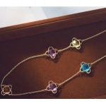 Dlhý náhrdelník s kvetinovým vzorom, zdobený kryštálmi Swarovski