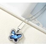 Náhrdelník so vzorom motýľa