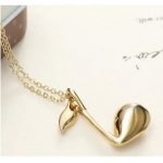 Náhrdelník s príveskom s notami, zdobený kryštálmi Swarovski