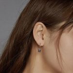 Strieborné náušnice s modrým motýľom