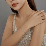 Ezüst karkötő pillangókkal