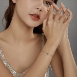 Ezüst karkötő pillangókkal