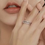 Strieborný prsteň s bielym kryštálom, veľkosť 6