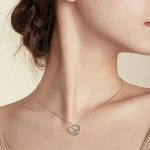 Strieborný náhrdelník s príveskom bocis