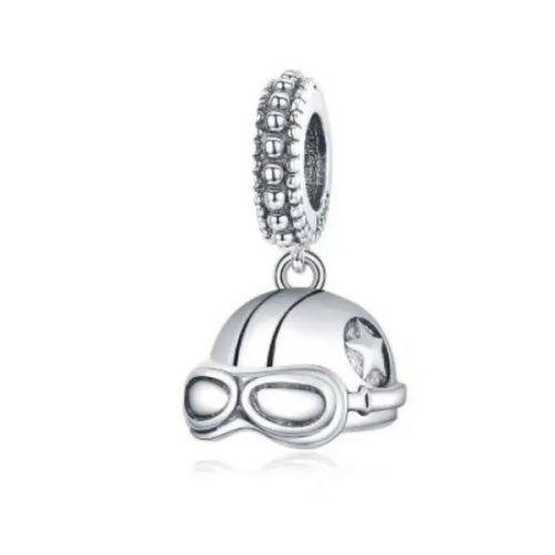 Strieborné kúzlo, prilba