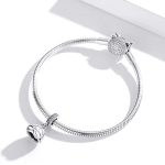 Strieborné kúzlo, prilba