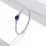 Strieborný prsteň s modrým kameňom, veľkosť 6