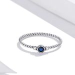 Strieborný prsteň s modrým kameňom, veľkosť 6