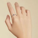 Strieborný prsteň s modrým kameňom, veľkosť 6