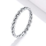 Strieborný prsteň so zapletenou štruktúrou, veľkosť 7