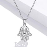 Strieborný náhrdelník s príveskom Hand of Fatima