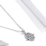 Strieborný náhrdelník s príveskom Hand of Fatima