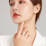 Strieborný zásnubný prsteň s bielym kryštálom, veľkosť 6