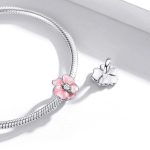 Strieborný prívesok s ružovým kvetom