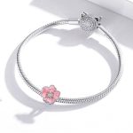 Strieborný prívesok s ružovým kvetom