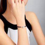 Dámsky náramok striebro/koža, zapínanie na srdce, 19 cm