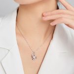 Strieborný náhrdelník s nekonečným príveskom lásky