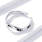 Strieborný prsteň so stopami