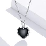 Strieborný náhrdelník s čiernym srdiečkom
