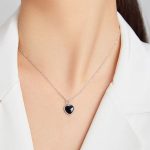 Strieborný náhrdelník s čiernym srdiečkom