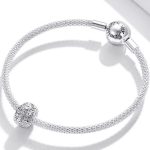 Strieborné kúzlo, perla s geometrickým vzorom