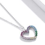 Strieborný náhrdelník s dúhovým srdiečkom