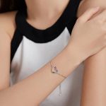 Strieborný náramok s dúhovým srdiečkom