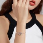 Strieborný náramok s dúhovým srdiečkom