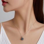 Strieborný náhrdelník s perlovým príveskom