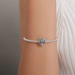 Strieborné kúzlo, kvetinovo-motýľ