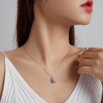 Strieborný náhrdelník s paletou farieb