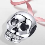 Strieborné kúzlo, lebka