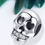 Strieborné kúzlo, lebka