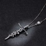 Strieborný náhrdelník s krížikom a nápisom viera