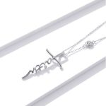 Strieborný náhrdelník s krížikom a nápisom viera