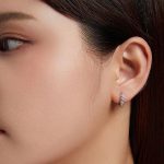 Strieborné kruhové náušnice s krištáľom