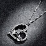 Strieborný náhrdelník s príveskom vtáčika