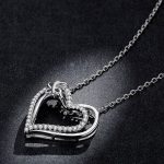 Strieborný náhrdelník s dvojitým srdcom, prívesok motýľ