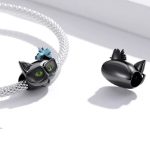 Strieborné kúzlo, mačka s kvetom