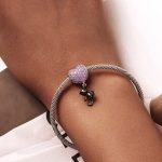 Strieborné kúzlo, mačka s balónom