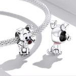 Strieborný prívesok so psou kosťou