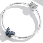 Strieborné kúzlo, tmavomodrý motýľ