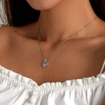 Strieborný náhrdelník s príveskom srdiečka z rybích šupín