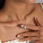 Strieborný náhrdelník s príveskom srdiečka z rybích šupín