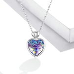 Strieborný náhrdelník s príveskom srdiečka z rybích šupín