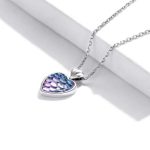 Strieborný náhrdelník s príveskom srdiečka z rybích šupín