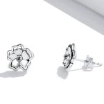 Strieborné napichovacie náušnice, kvetinka