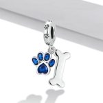 Strieborné kúzlo, labka a kosť, modré